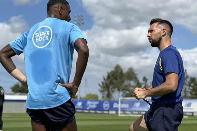 FC Porto mostra o reencontro entre Farioli e Rosario: «Pablito!» (vídeo)