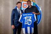 Pablo Rosario com o presidente André Villas-Boas (Foto: FC Porto)
