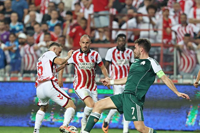 Fotis Ioannidis titular pelo Panathinaikos na Turquia
