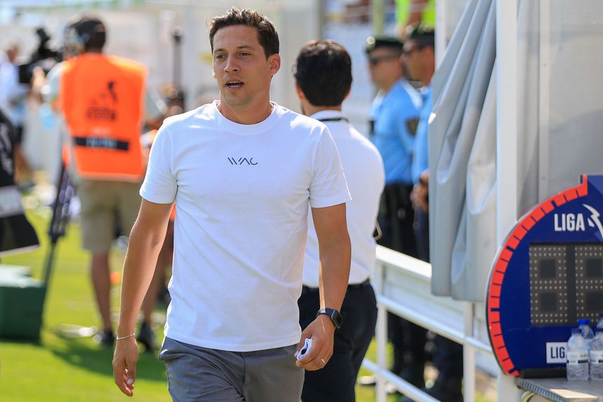 Técnico dos conquistadores tem um plantel com soluções para vários sistemas (Foto: Manuel Fernando Araújo/LUSA)