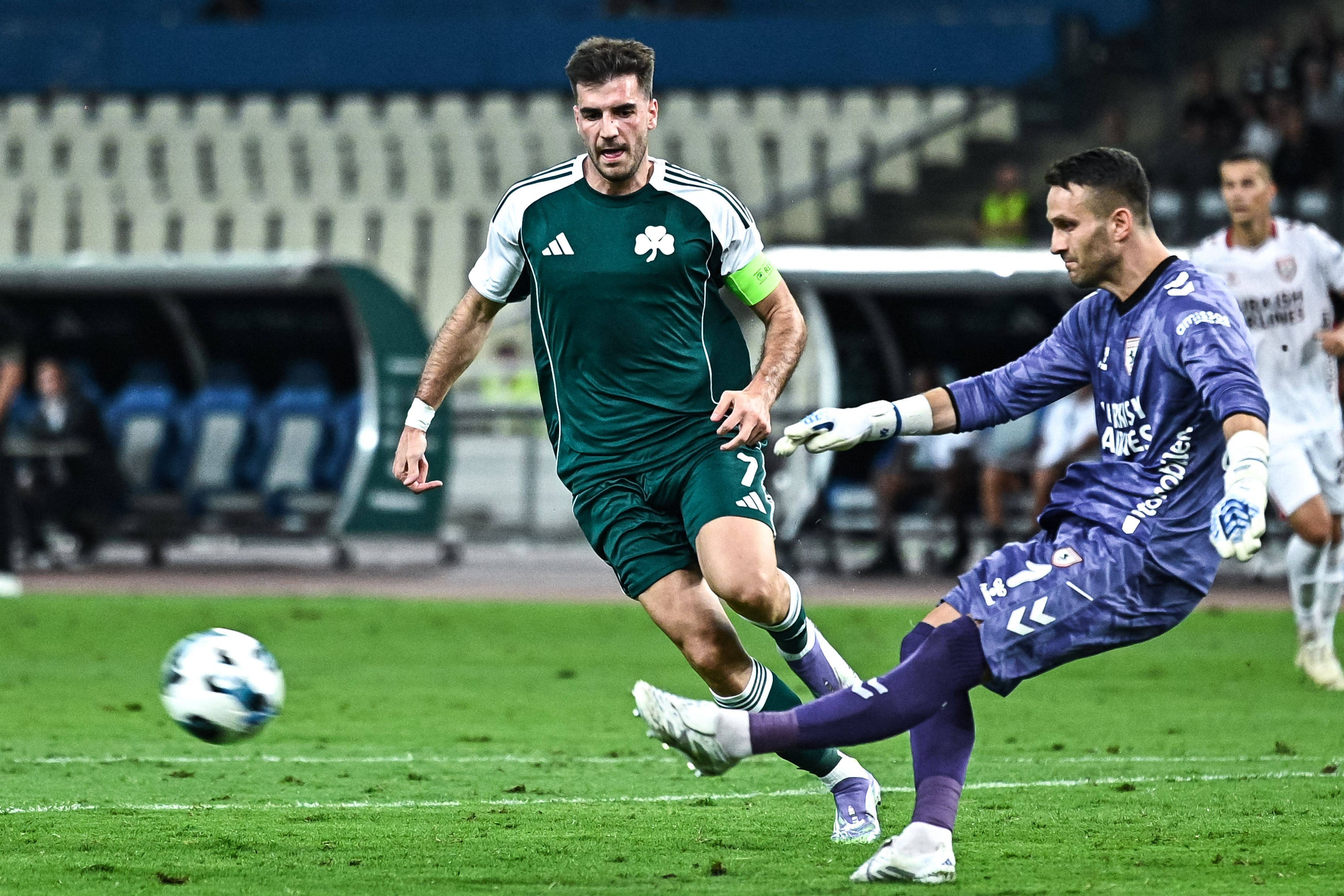 Ioannidis, ao serviço do Panathinaikos, diante do Samsunspor no play-off da Liga Europa