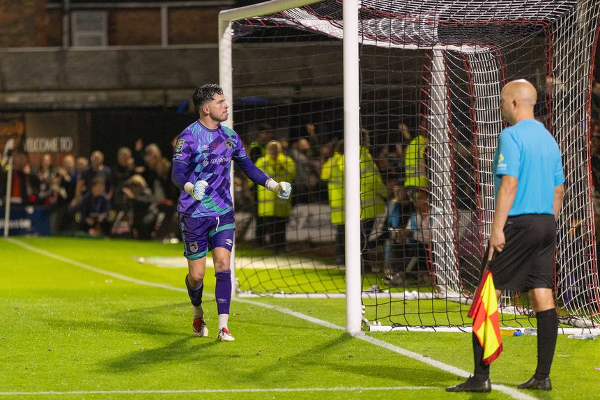Christy Pym, gurada-redes do Grimsby Town defendeu um penálti e no fim fez a festa (IMAGO)