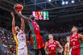 Neemias Queta no jogo com os espanhóis - foto: FIBA