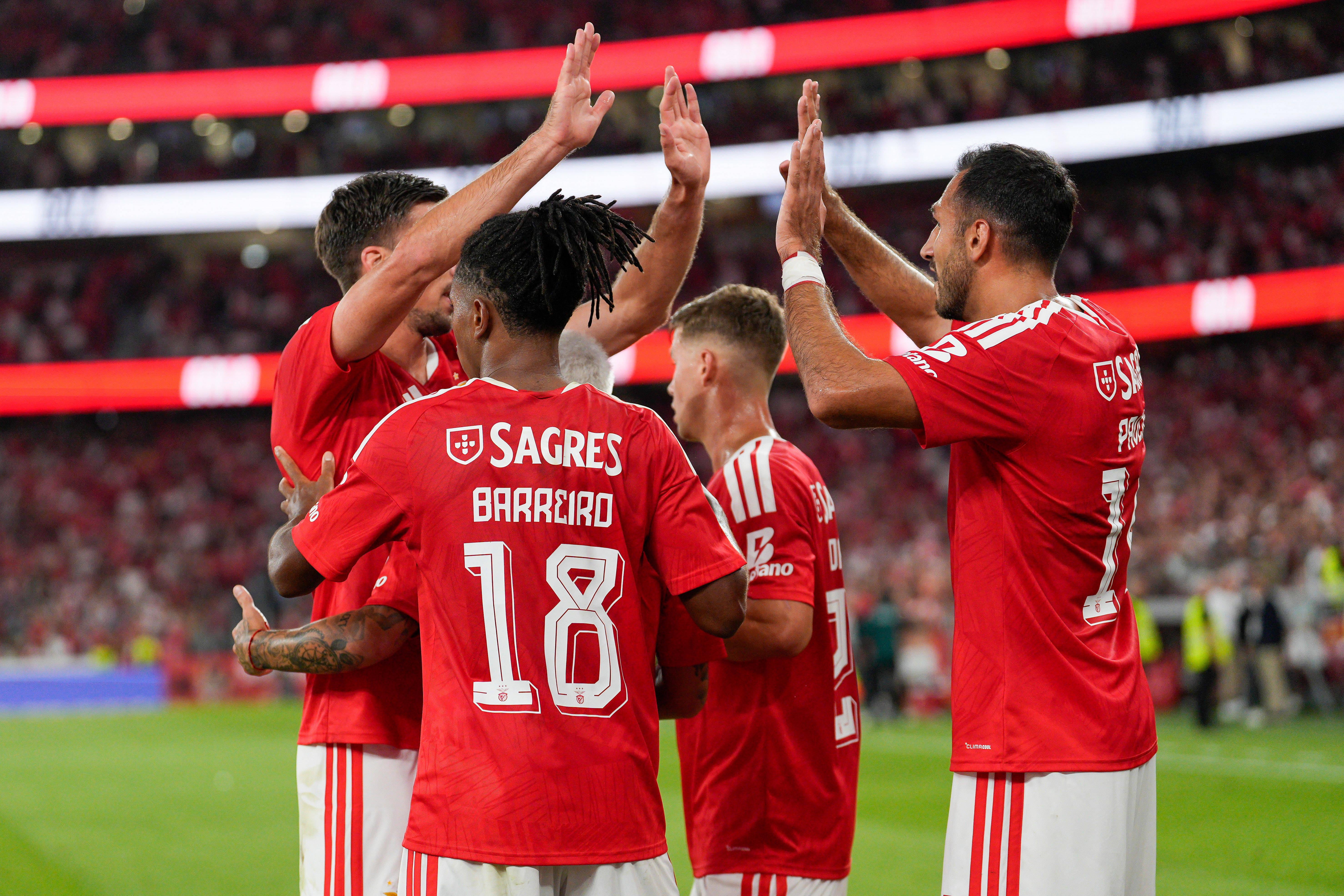 Equipa do Benfica em festejos