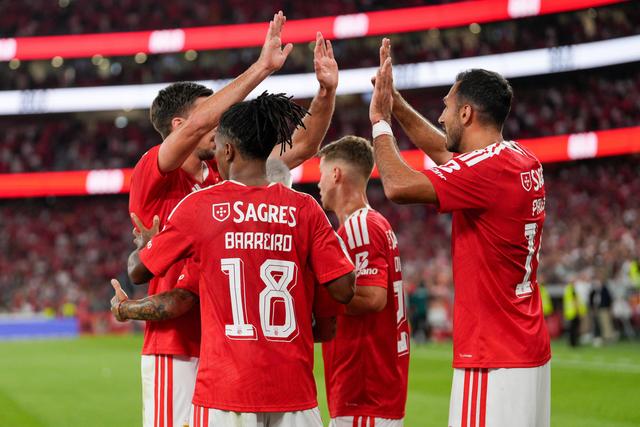 Equipa do Benfica em festejos