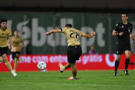 Árbitro Bruno Costa dirigiu a partida - Foto: IMAGO