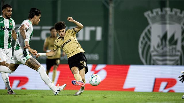 Flávio Gonçalves marca o primeiro golo do Sporting em Vila do Conde  — Foto: IMAGO