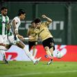Flávio Gonçalves marca o primeiro golo do Sporting em Vila do Conde  — Foto: IMAGO