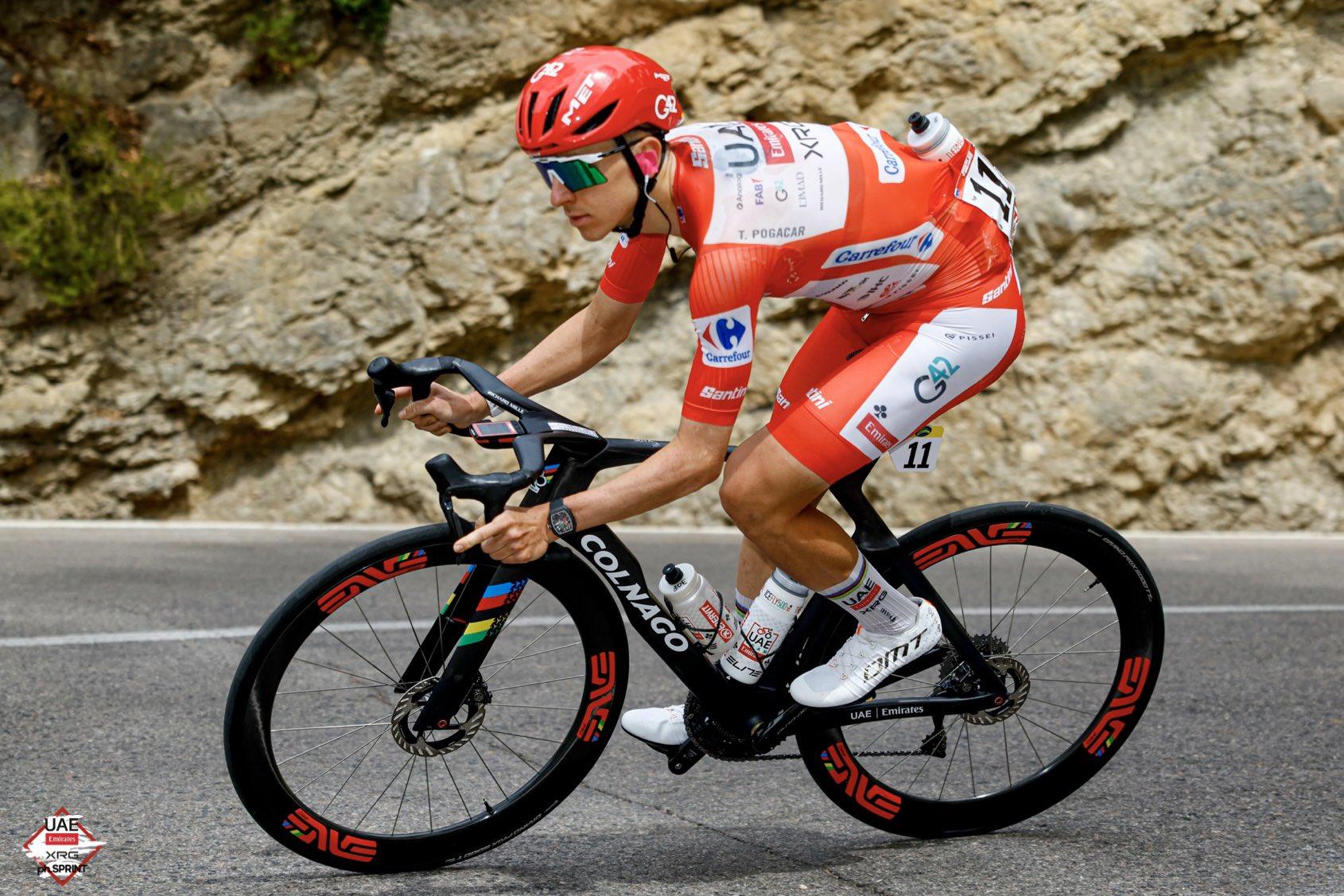 Tadej Pogacar teve uma estratégia mais conservadora na etapa 7 da Vuelta 2026 (foto UAE Emirates)