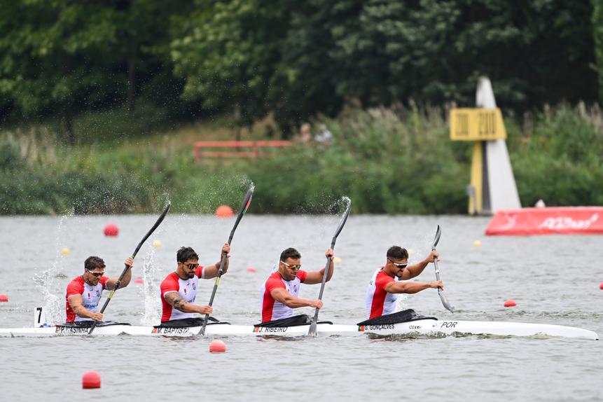 A tripulação portuguesa de K4 500 metros. Foto LUSA/EPA/Jakub Kaczmarczyk