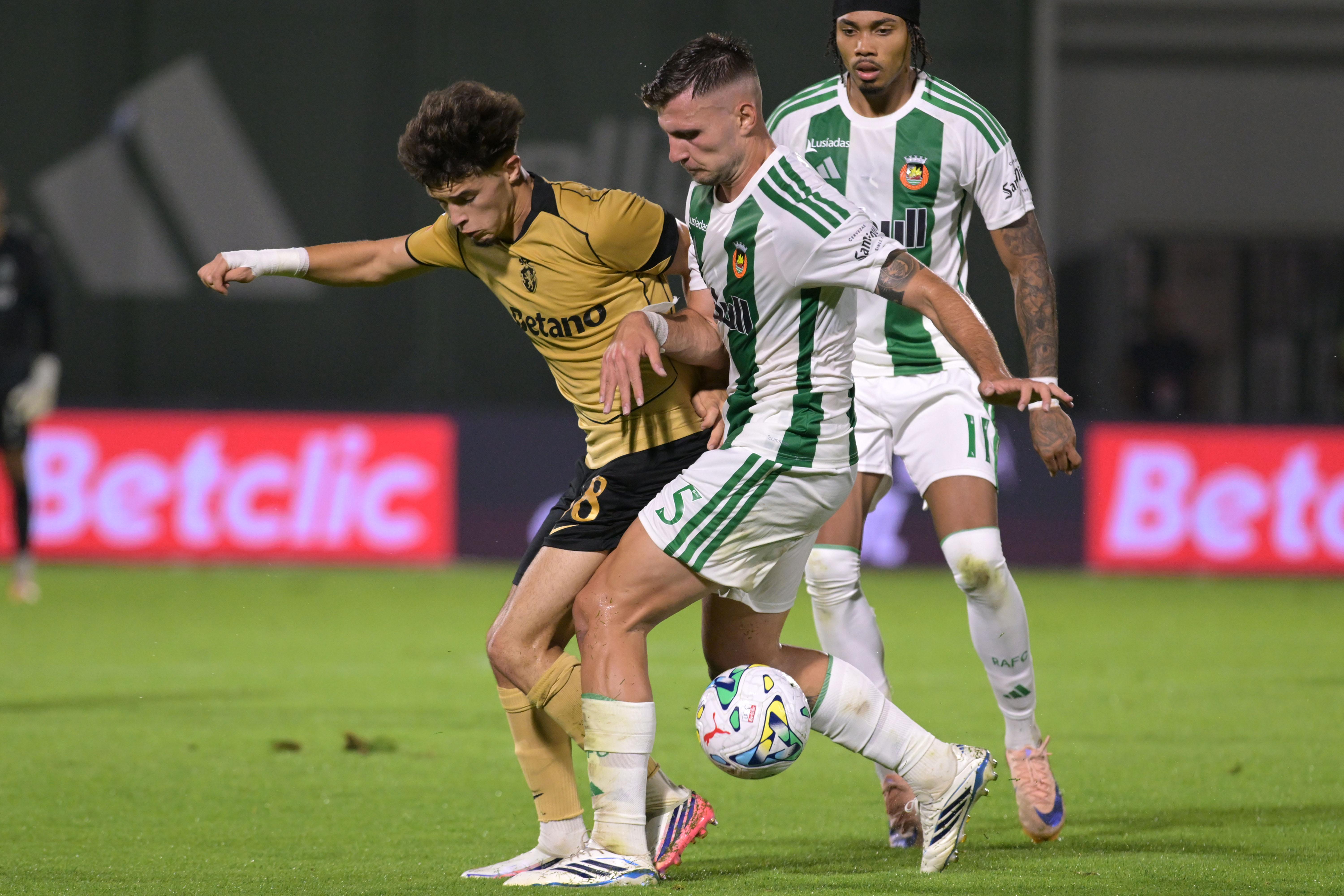 Flávio Gonçalves esteve em evidência (Rio Ave-Sporting)