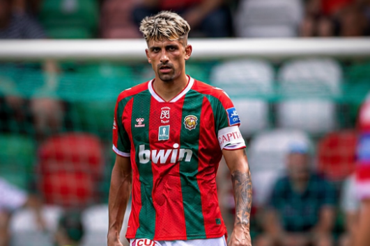 Romain Correia, capitão de equipa, é um dos totalistas do Marítimo neste início de campeonato — Foto: Marítimo