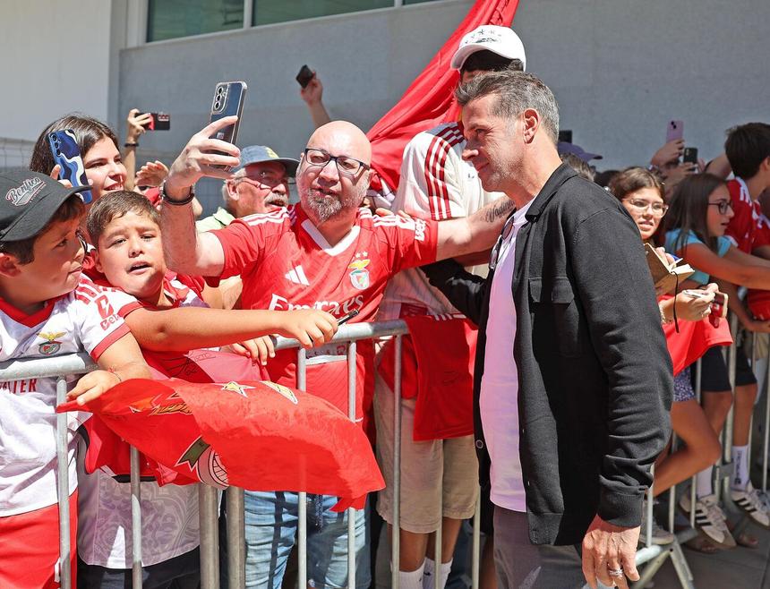 Marco Silva também acedeu aos pedidos dos adeptos - Foto: SL Benfica