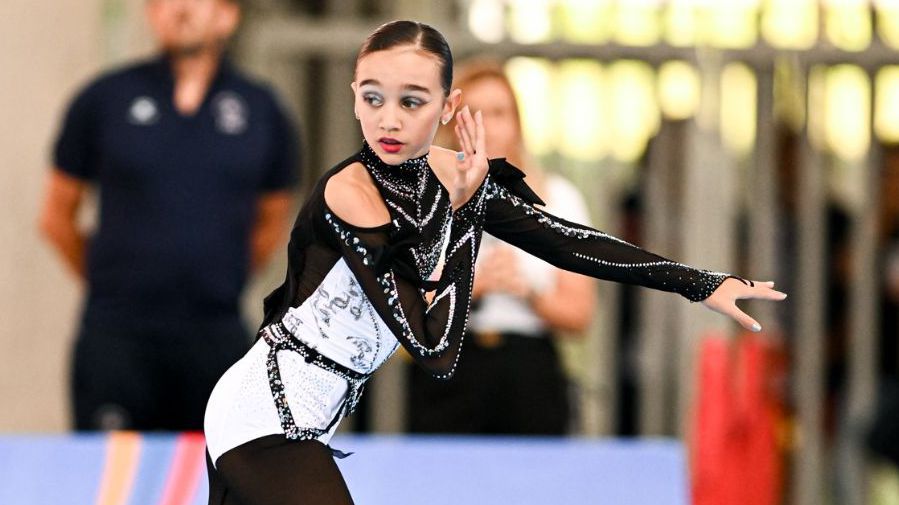 Portuguesa de 14 anos é campeã mundial junior de patinagem artística