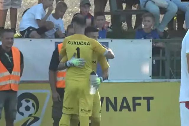 Filho acaba com a carreira do pai na Eslováquia