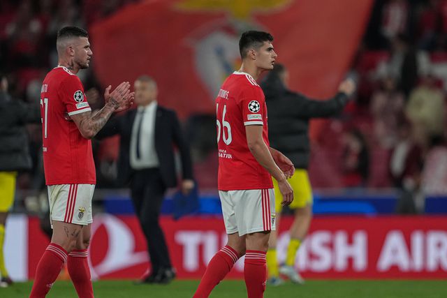 Schmidt mantém dúvidas na defesa do Benfica: «Ainda não decidi nada para amanhã»