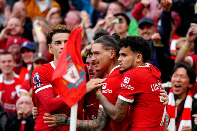 Donos do Liverpool vendem parte do clube por 190 milhões de euros