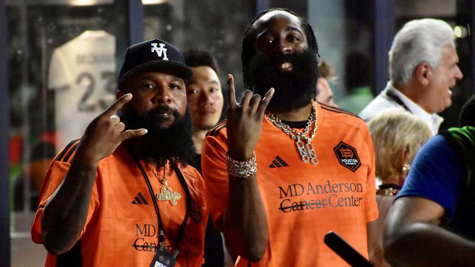 Vídeo: James Harden celebra título contra equipa de Messi