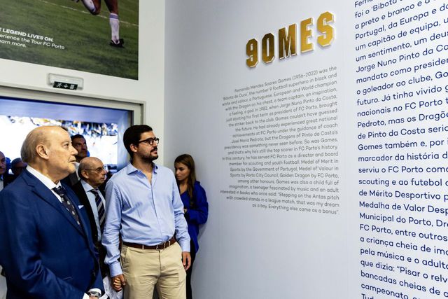 Pinto da Costa numa visita ao Museu e exposição sobre Fernando Gomes. O espaço deverá em janeiro ter o seu nome e espólio exibidos