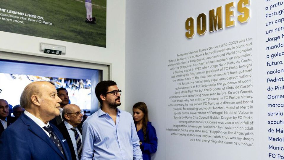 Pinto da Costa numa visita ao Museu e exposição sobre Fernando Gomes. O espaço deverá em janeiro ter o seu nome e espólio exibidos
