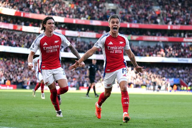 Arsenal ganha nos descontos e é lider, Marco Silva bate NES