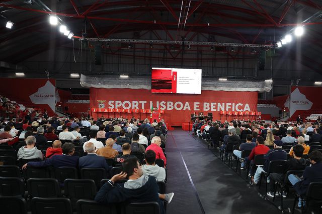 Fonseca Santos 'atira-se' a Luís Mendes na AG do Benfica