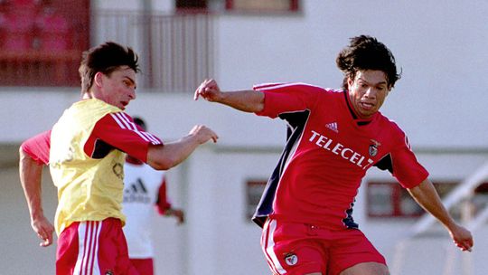 Ex-Arsenal, que fez testes no Benfica, morre a jogar futsal com amigos