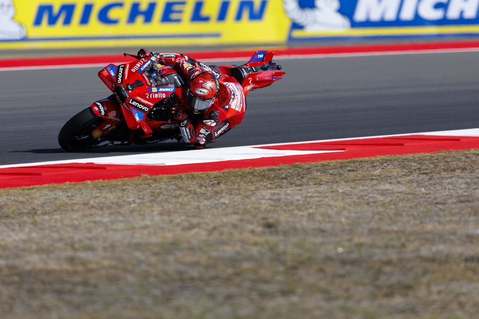 Bagnaia vence corrida sprint com queda de Jorge Martin (vídeos)