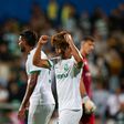 Morita com pontaria a mais no Estoril-Sporting... acerta em fotógrafo