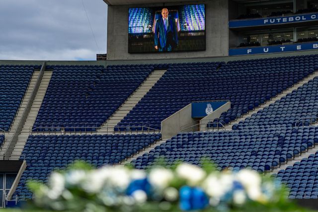 Pinto da Costa foi homenageado no relvado do Dragão - Foto: FC PORTO