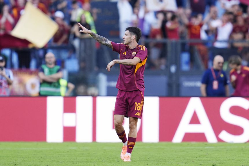 Matías Soulé celebra golo marcado pela Roma