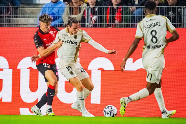 Lens empata em Rennes com expulsão no primeiro minuto de jogo