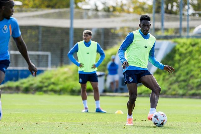 FC Porto: ensaio geral para Arouca com dois nomes no boletim clínico