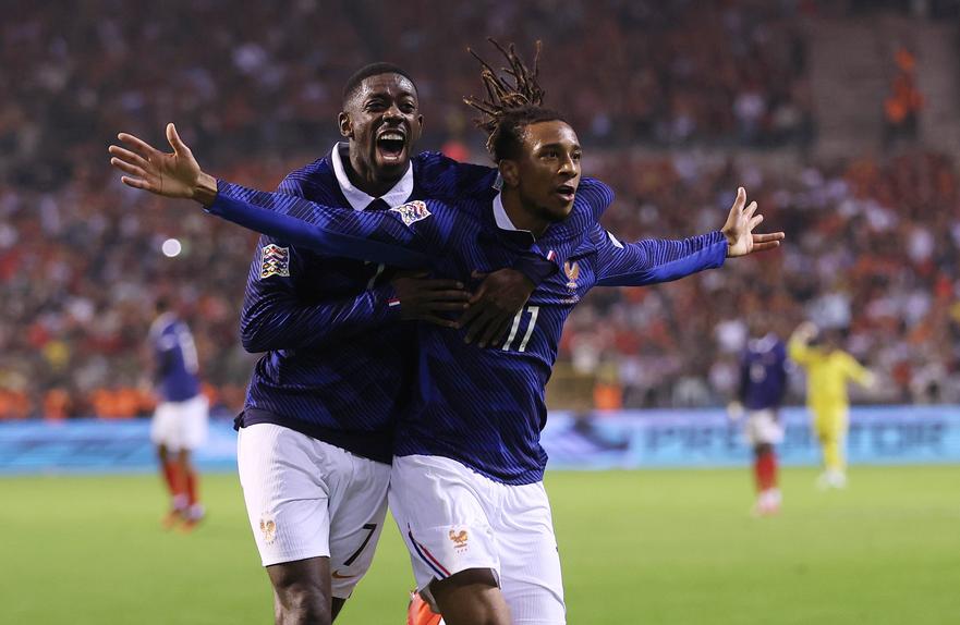 Dembelé celebra efusivamente com Olise, autor do golo que decidiu o jogo - Foto: IMAGO