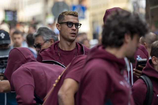 Ronaldo e Seleção na chegada a Malmo, onde vai preparar o jogo com a Dinamarca - foto: Imago
