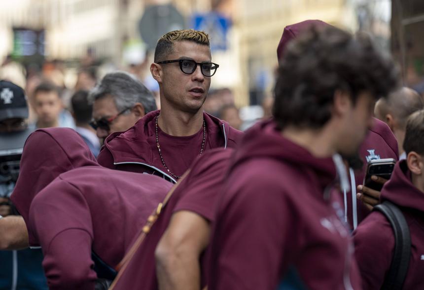 Ronaldo e Seleção na chegada a Malmo, onde vai preparar o jogo com a Dinamarca - foto: Imago