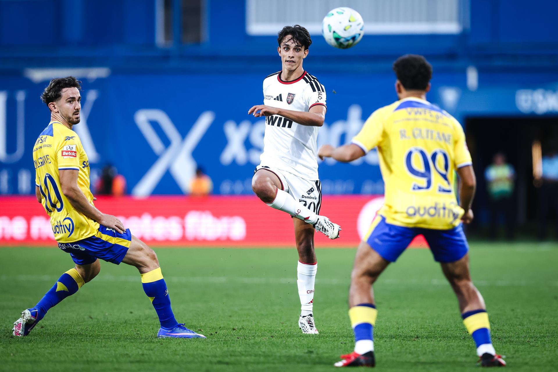 Benfica: João Rego foi titular nos quatro jogos do Casa Pia (343 minutos), uma vitória, um empate e duas derrotas, mas ainda não conta com golos ou assistências - Foto: Casa Pia