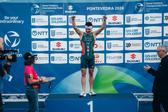 Vasco Vilaça festeja o título no pódio - Foto: World Triathlon