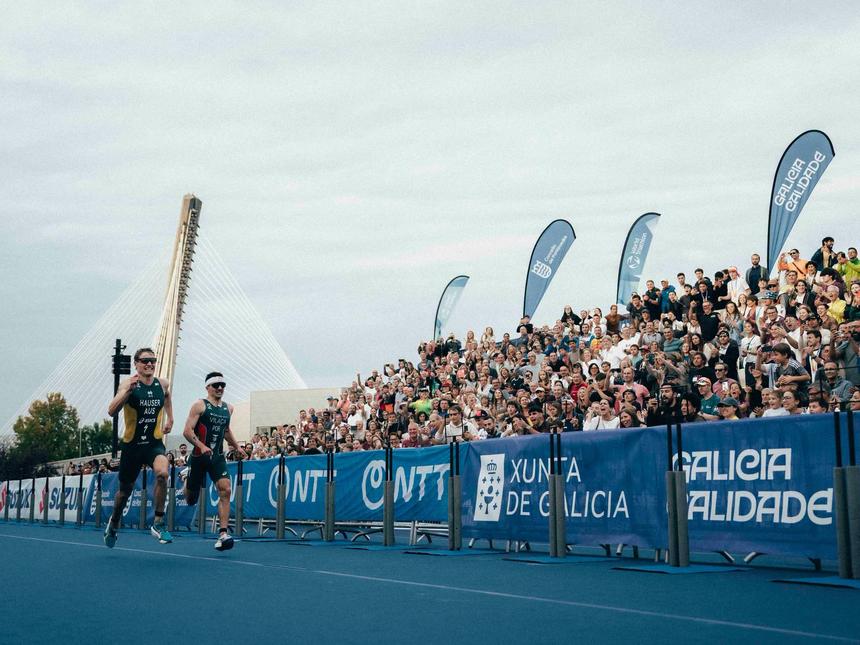 Vasco Vilaça e Matt Hauser no sprint final da prova que valeu o título de campeão do mundo ao português - Foto: World Triathlon