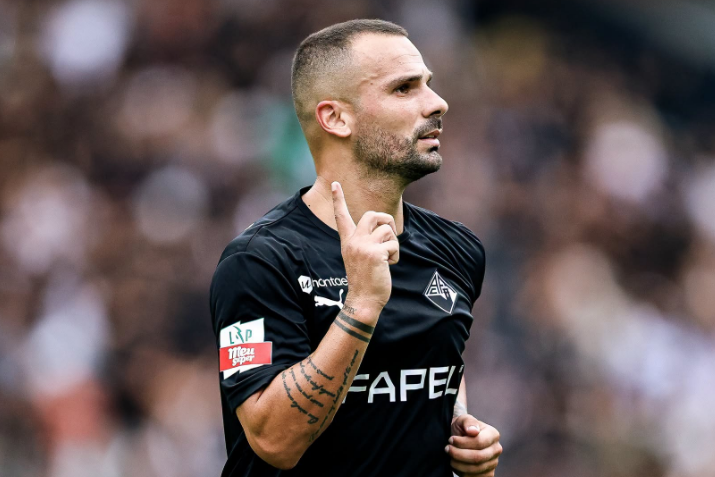 Leandro Silva é um histórico da Académica e esta época já leva sete jogos, dois golos e duas assistências — Foto: Académica
