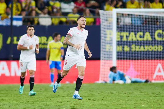 Ocampos e Rakitic resgatam ponto para o Sevilha em Cádiz