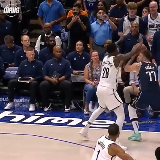 Fantástico triplo de Luka Doncic