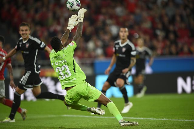 Destaques do Casa Pia: nas mãos de Ricardo e nos pés de Larrazabal