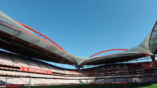 Benfica: queixas do Toulouse a Ceferin e Al-Khelaifi por causa das revistas na Luz