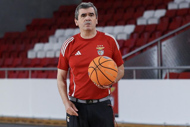 Liga dos Campeões: Benfica precisa de vencer na receção ao líder