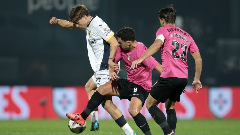 Famalicão: Gustavo Sá lesionou-se com o Sporting e está em dúvida para o Aves SAD