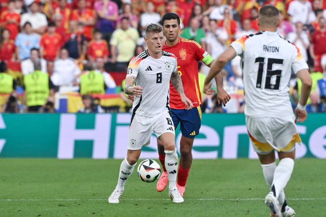 Kroos critica a Bola de Ouro: «Prémios individuais não têm lugar no futebol»