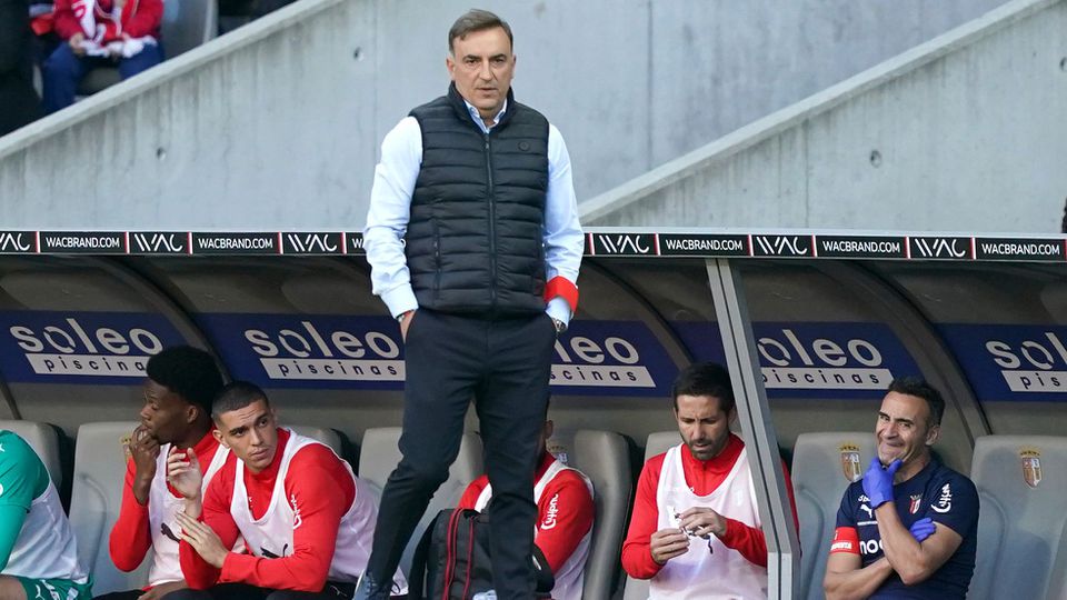 Carvalhal: «Somos poucos contra muitos, mas poucos e bons»