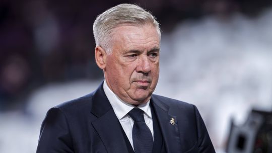 Ancelotti e Emma Hayes recebem prémio de melhor treinador do ano