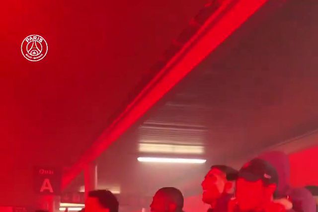 Os festejos de João Neves e companhia após vitória no clássico